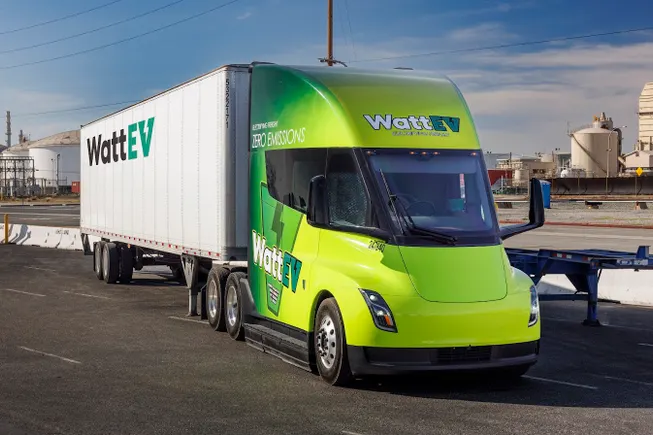 WattEV 在加州弗雷斯诺启用电动卡车充电站