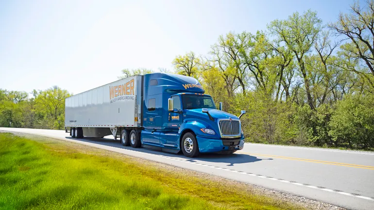 Werner Enterprises以2.828亿美元全现金收购FirstFleet