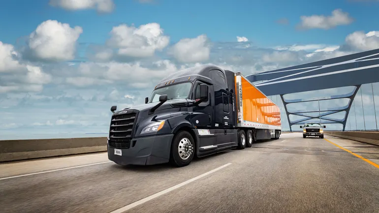 Schneider National Q2营收同比增长10%至15.7亿美元